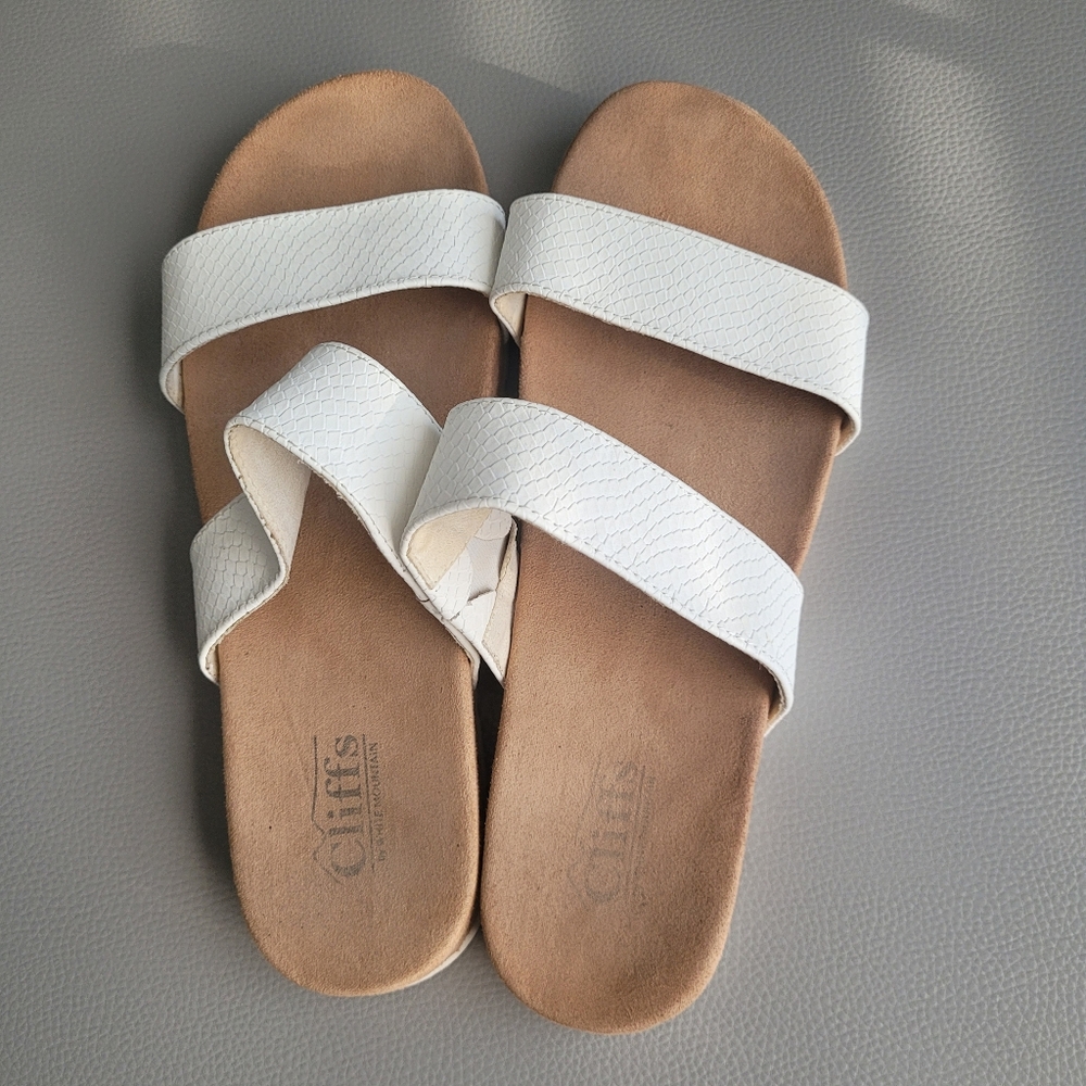 CLIFFS by White Mountain Women’s White Slip On Slides Strappy Sandals SIZE 10